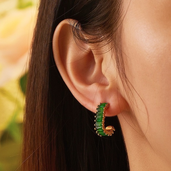 NEW💎18K Gold Plated Simulated Emerald Earrings*Baguette Earrings*Diamond Cut - Picture 7 of 10